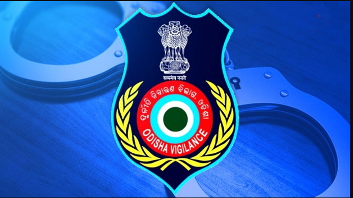 Police SI caught by Vigilance while taking graft in Nayagarh