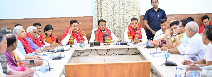 Odisha CM with servitors