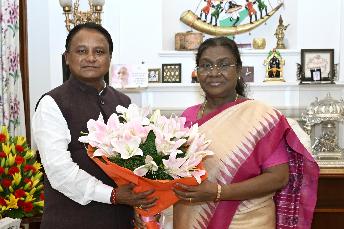 Odisha CM Majhi calls on President, presents Odisha Vision 2036-2047 Document
