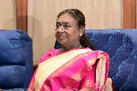 President Murmu meets FM College incident survivor at AIIMS Bhubaneswar: Enquires of health condition, reviews treatment 