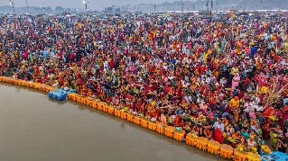 Maha Kumbh Mela 2025: Lakhs of devotees throng Triveni Sangam on occasion of 'Maghi Purnima'