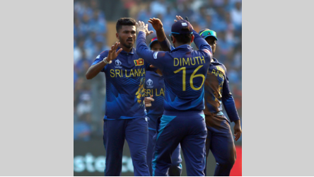 Lanka team fielding