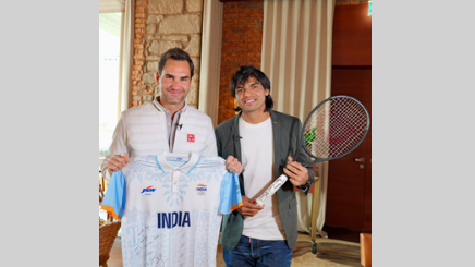 Roger Federer with Neeraj Chopra