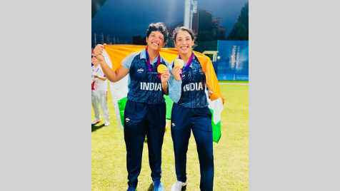 Richa Ghosh and Smriti Mandhana