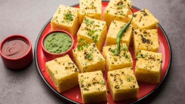 In a bowl, combine paneer cubes with yoghurt, ginger-garlic paste, tikka masala spice mix, and salt.Microwave the mixture in your Voltas Beko microwave for 5 minutes to allow the flavours to infuse into the paneer.Add finely chopped onions to the dish and microwave until golden brown
