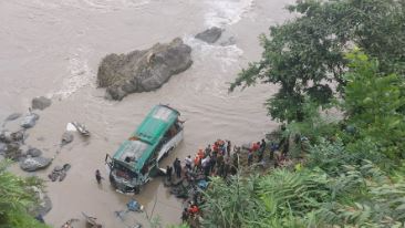  A landslide on the Madan-Ashrit Highway in Central Nepal swept two buses carrying approximately 63 passengers into the Trishuli River on Friday.