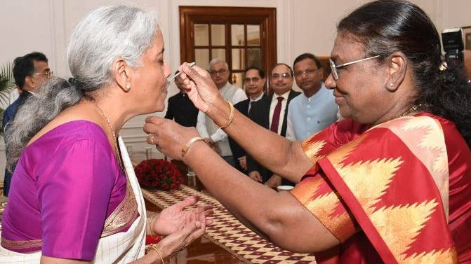 Ahead of presenting the Union Budget in Parliament, Finance Minister Nirmala Sitharaman visited President Droupadi Murmu at the Rashtrapati Bhawan on Tuesday.