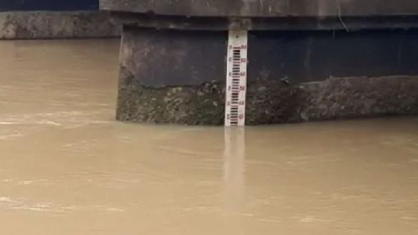 Following low pressure-induced incessant rain, the Jalaka River was flowing above the danger mark at Mathani under Basta block in Balasore district on Tuesday morning.