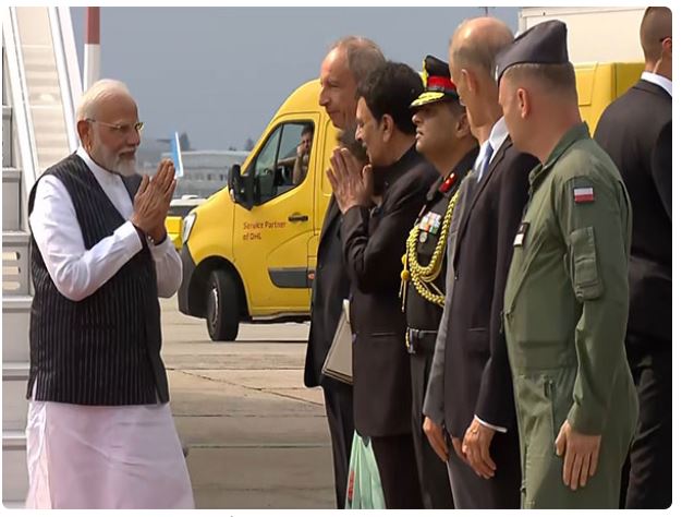 PM Modi speaks with PM New Zealand