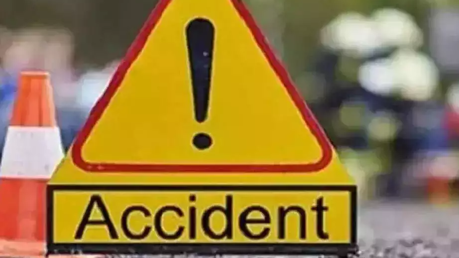 10 construction workers killed as truck rams into tractor in UP