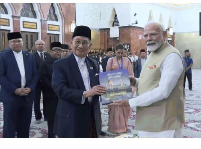 PM Modi speaks with PM New Zealand