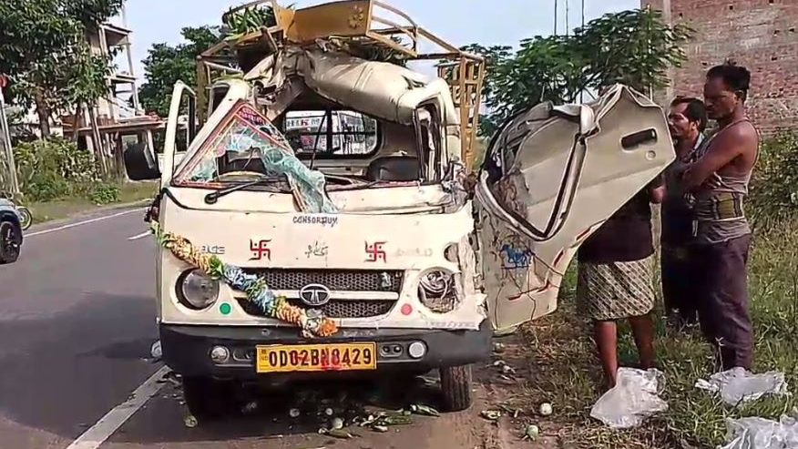 10 construction workers killed as truck rams into tractor in UP