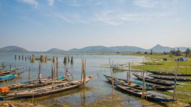 Nestled in the east coast of India and connected to the Bay of Bengal, Chilika Lagoon is a vibrant coastal ecosystem teeming with life. 