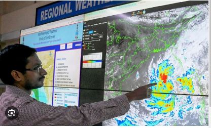 Severe Cyclone Dana Landfall Live Images: From approaching Bhitarkanika to looming over Balasore et al in Images!