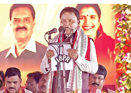 Arriving at the reserved ground in Madikunda around 11 a.m., the Chief Minister proceeded to Tilakpada on the outskirts of Phulbani, where the newly constructed medical college is located. Following the formal inauguration, he addressed a gathering of doctors, nurses, and staff in the college auditorium