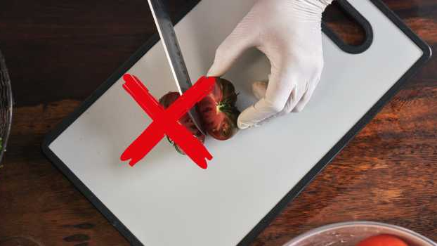 Plastic chopping board