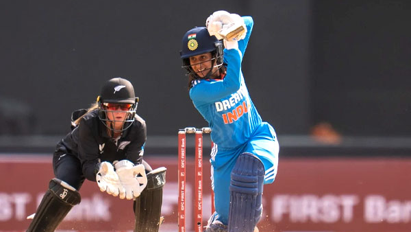 Smriti Mandhana and Chamari Athapaththu