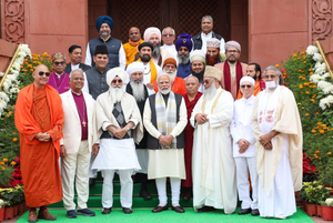 PM Modi with religious leaders
