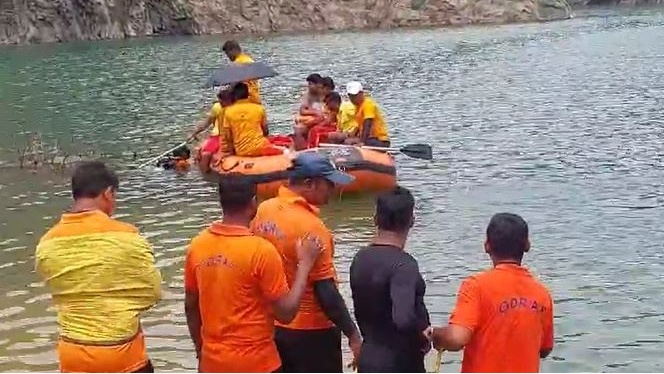 Odisha: Robot joins rescue operation at Tapang stone quarry to trace missing youth 