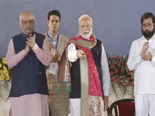 PM Modi lays foundation stone of Vadhvan Port 