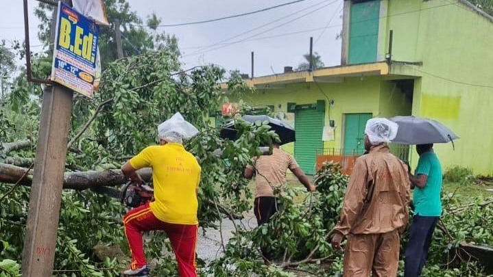 Due to persistent rainfall following Cyclone Dana, all schools and Anganwadi centers in five districts will remain closed on Saturday.