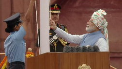 Prime Minister Narendra Modi unfurled the Indian flag today at the Red Fort in New Delhi as the nation marks its 77th Independence Day. 