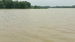  Following low pressure-induced incessant rain, the Jalaka River was flowing above the danger mark at Mathani under Basta block in Balasore district on Friday morning. 