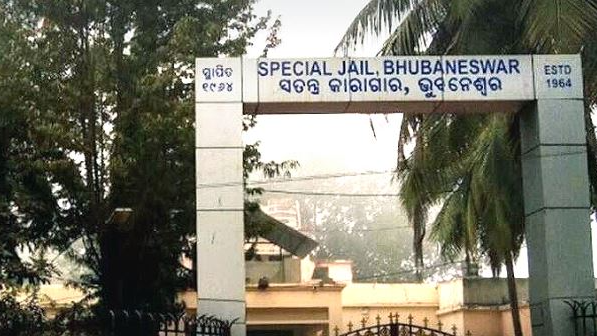 An undertrial prisoner (UTP) who was in police custody managed to escape today from the court campus in Bhubaneswar. 