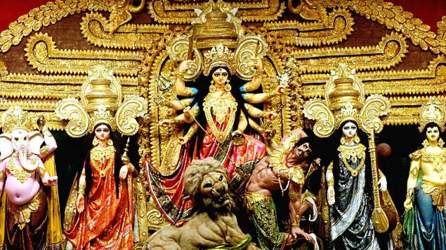 Saptami is celebrated on 7th day of Devi Paksha. On this day, Nabapatrika, a bunch of nine plants called, is tied together to be presented to the 9 manifestations of Goddess Durga.