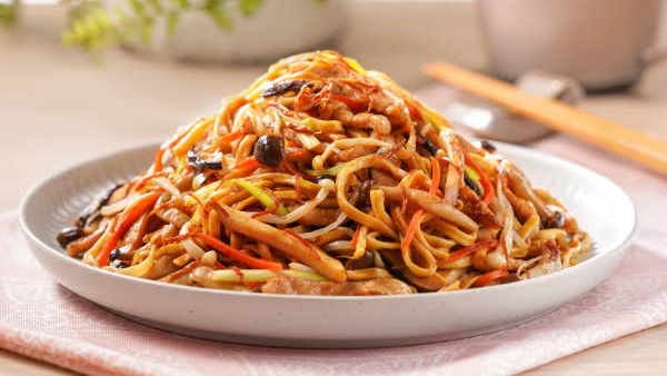 Eating Chinese food can be a delightful experience, offering a variety of flavors, textures, and aromas. 