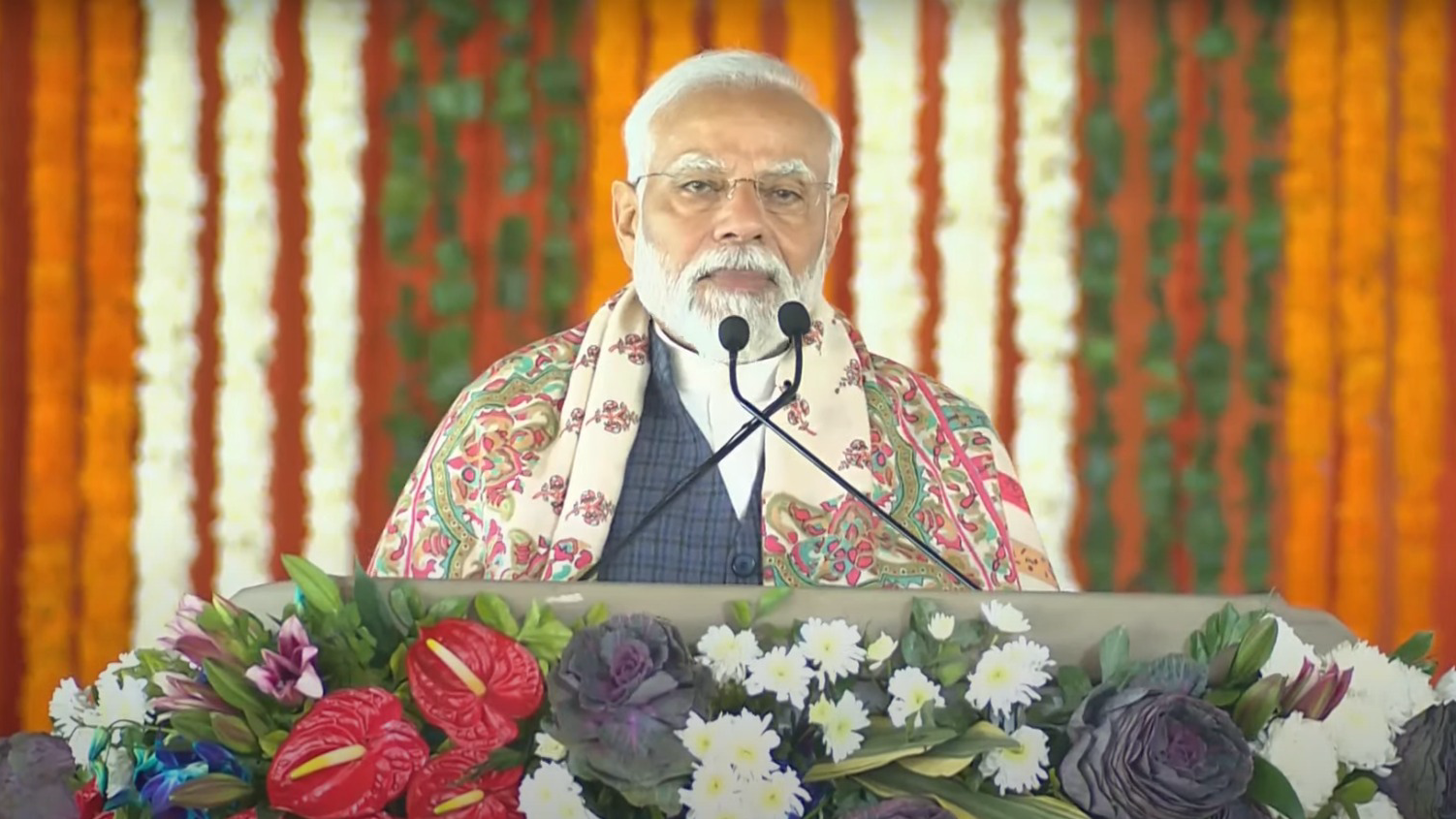 The PM was welcomed by the trustees of the Shree Kalaram Temple Trust, then he was taken around the temple precincts, took ‘darshan’. performed an ‘aarti’, was honoured with a shawl