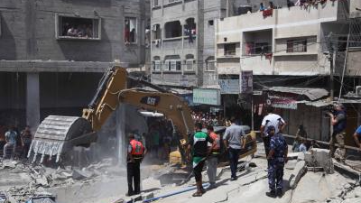 Israeli air raids 'cause heavy casualties' in Rafah; 2 hostages freed