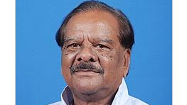 Dambarudhar Ulaka, a prominent figure in Odisha politics and a former minister, breathed his last at a private hospital in Bhubaneswar on Tuesday night.