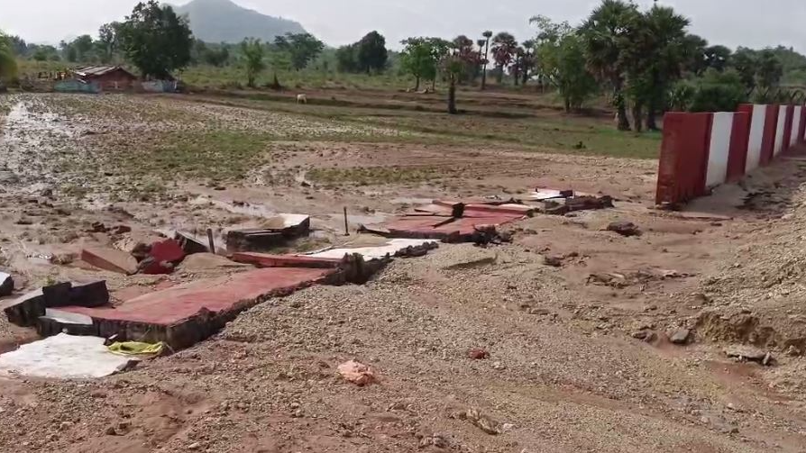 The body of a police constable, with his limbs tied, was found inside a hotel room near the railway station here on Friday.