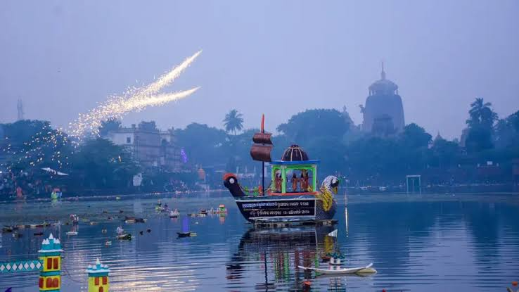 swar and Cuttack came alive on Wednesday as devotees gathered by the thousands to celebrate Kartik Purnima, marking the historic Boita Bandana ritual. 