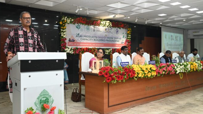 To enhance agricultural exports from Odisha, the Agricultural and Processed Food Products Export Development Authority (APEDA) and the Odisha Government jointly organized a Workshop cum Capacity Building Programme on April 25 at the Odisha University of Agriculture and Technology (OUAT) in Bhubaneswar. 