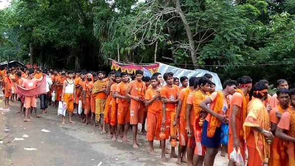 As many as 17 Bol Bam devotees from Chhattisgarh were left stranded atop a hill in the Gandhamardan mountain range, which stretches from the sacred site of Nrusinghanath in Bargarh district to Harishankar in Bolangir. 