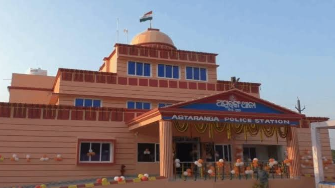 According to official sources, the Chief Minister and the Law Minister will depart for Puri at 12 PM. As part of their itinerary, they will attend a series of official programs before holding a key meeting with the temple servitors (Sebayats) at 3 PM