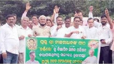 The BJP workers staged a protest blocking the National Highway-16 at Satsang Vihar in Bhubaneswar against the arrest of a corporator Jeevan Rout throwing normal life out of gear.