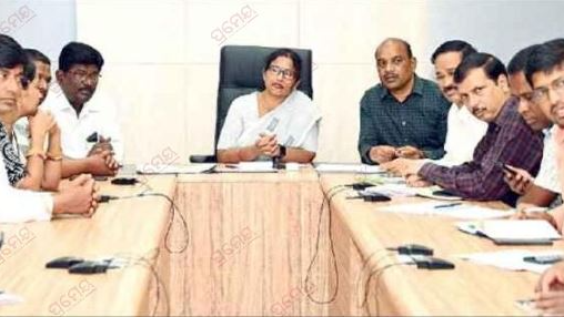 Bhubaneswar mayor reviews de-siltation of drains