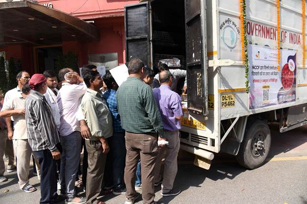 In the video, the activist is seen confronting a group of individuals transporting cows in a vehicle. He alleges that the animals were being taken for illegal slaughter