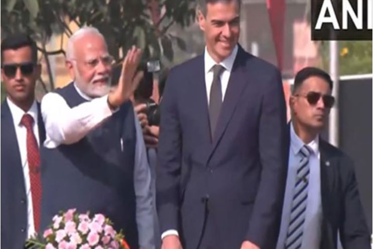 Specially-abled girl presents portraits to PM Narendra Modi and Spanish President during a roadshow in GUJ