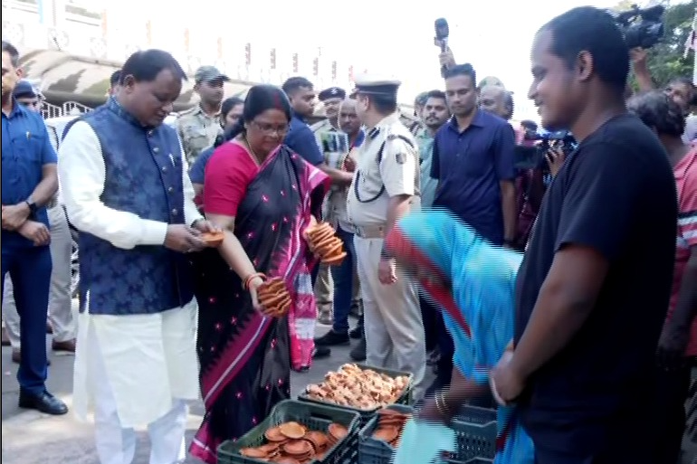 CM Majhi purchases Diyas