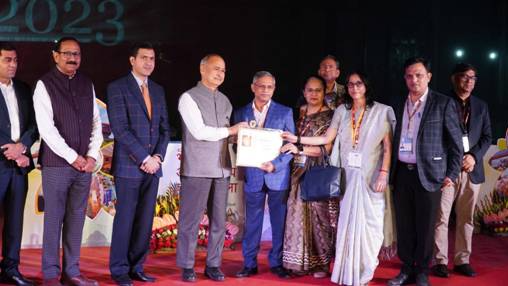 Gold Medal to Ministry of Ayush for excellent performance in IITF
