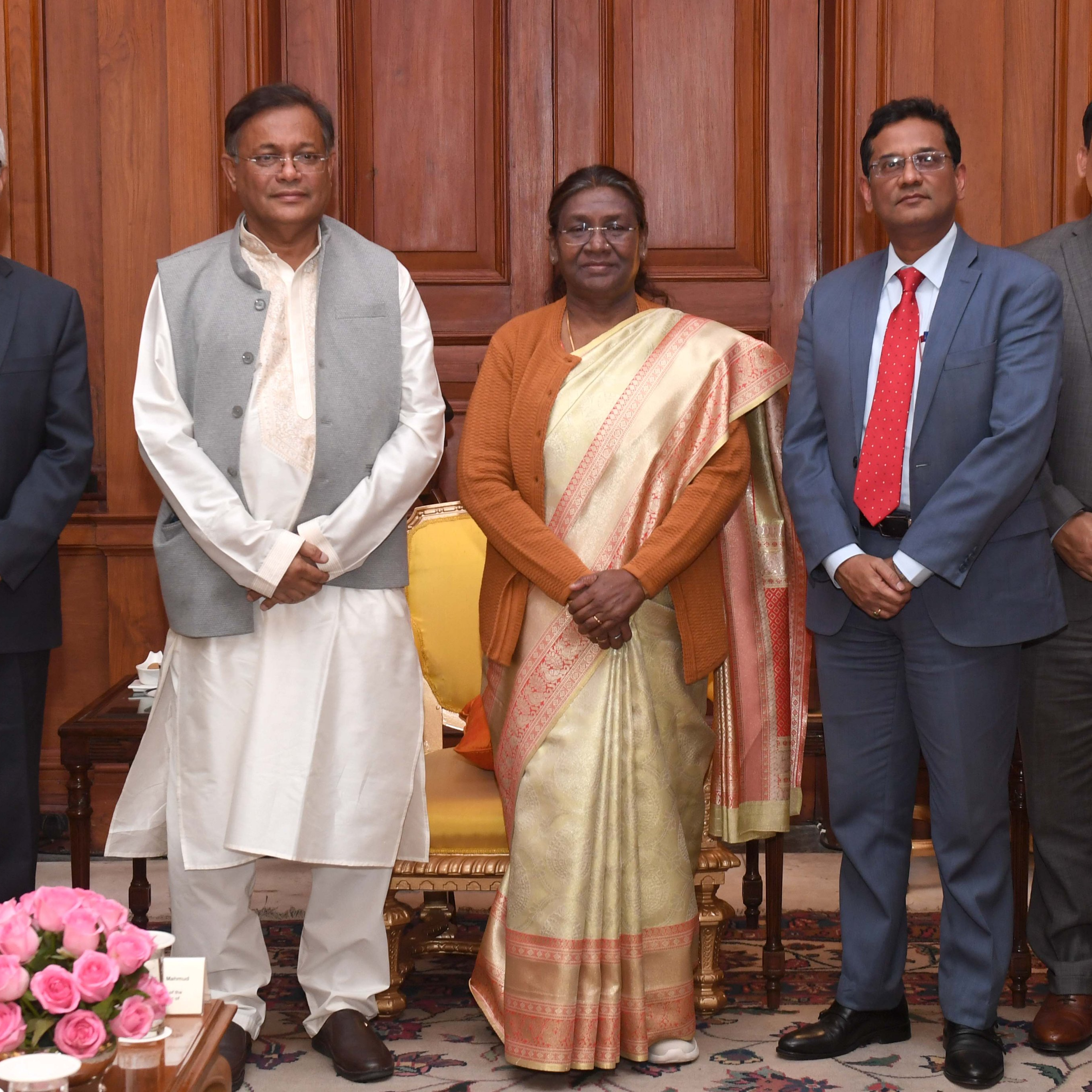 Foreign Minister of Bangladesh calls on the President of India