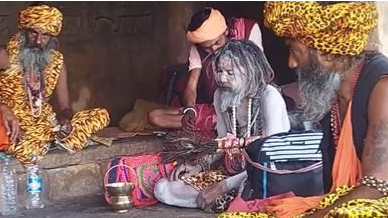 The 'Jhoti Chita' holds divine importance on Manabasa Gurubar in Odisha. This traditional art form involves creating intricate and flamboyant designs with rice paste on the floor, especially at the doorstep and in the worship area of the house