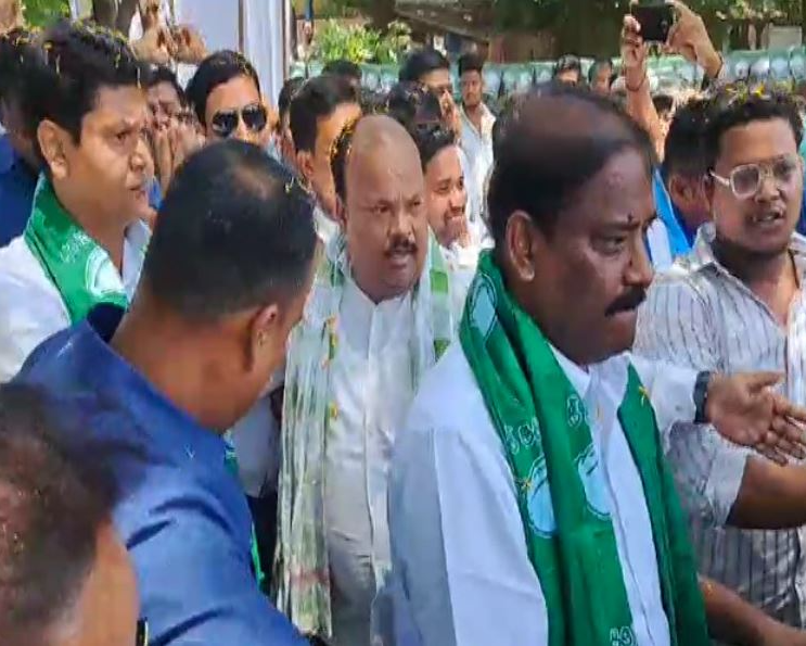 Pranab Prakash Das hits campaign trail in Angul: Appeals voters of Chhendipada Assembly Segment to vote for BJD