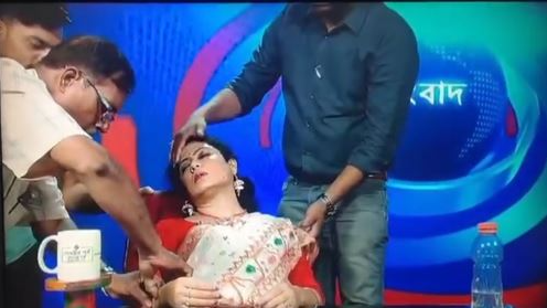 Doordarshan TV Anchor falls faint amid reading news, remains blackout for long time 