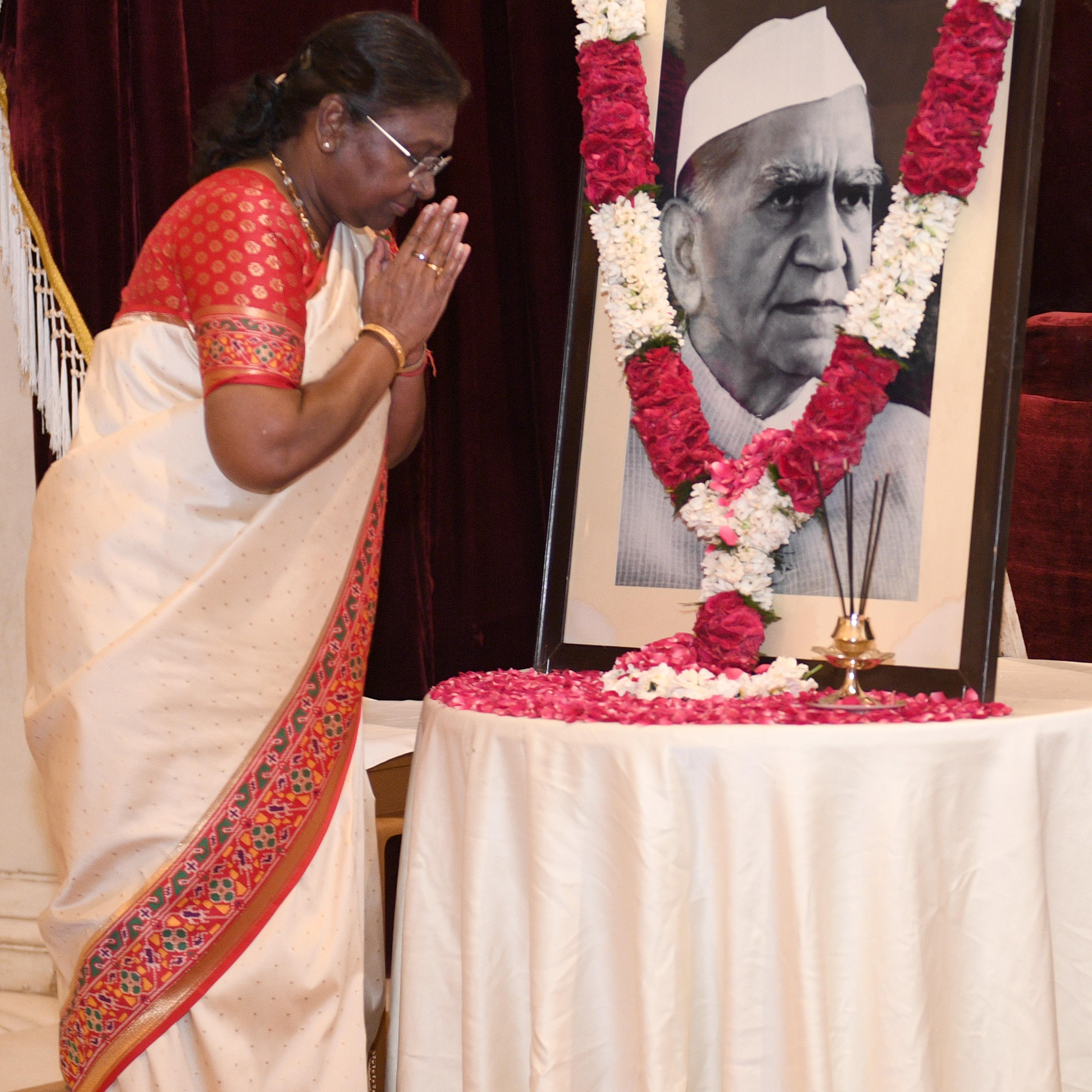  President of India pays tribute to Fakhruddin Ali Ahmed