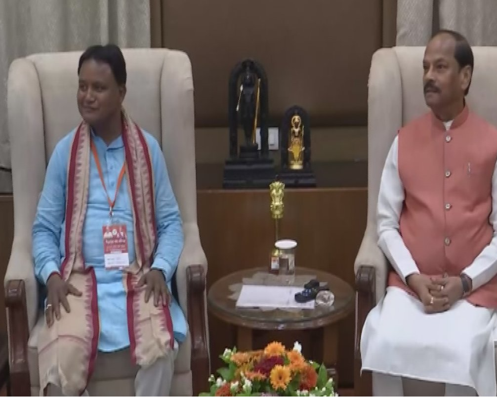 Odisha BJP delegation meets Odisha guv, stakes claim to form Govt